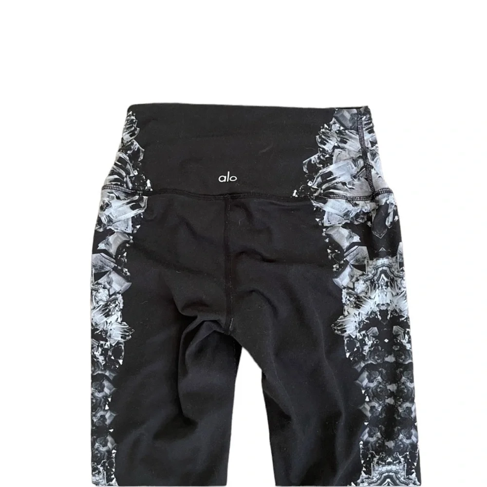 Alo Yoga High Waisted Floral Capri Leggings